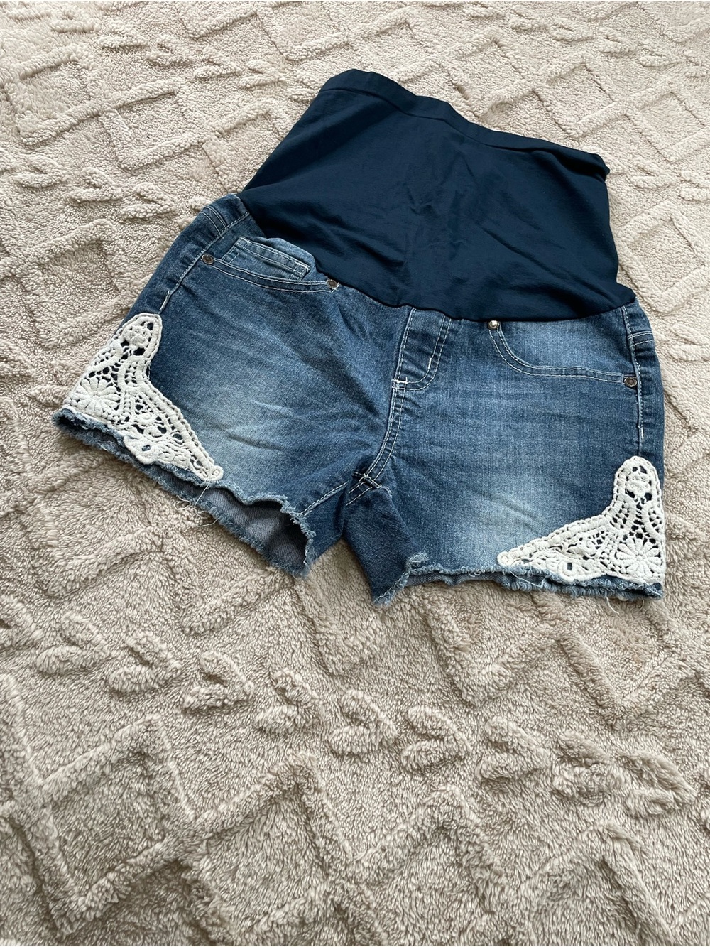 Bella Vida Maternity Denim Shorts w/stretch panel & White Crochet Trim~ 
Size S